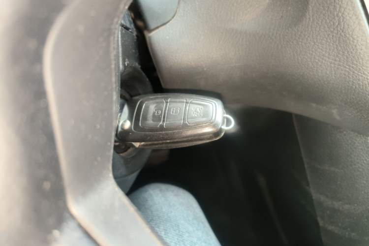 Used Ford Focus 2015 Hatchback 1.6L Automatic Fashion Edition Vehicle Key