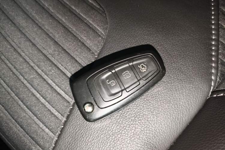 Used Ford Focus 2015 Sedan EcoBoost 125 Automatic Supreme Style Edition Vehicle Key
