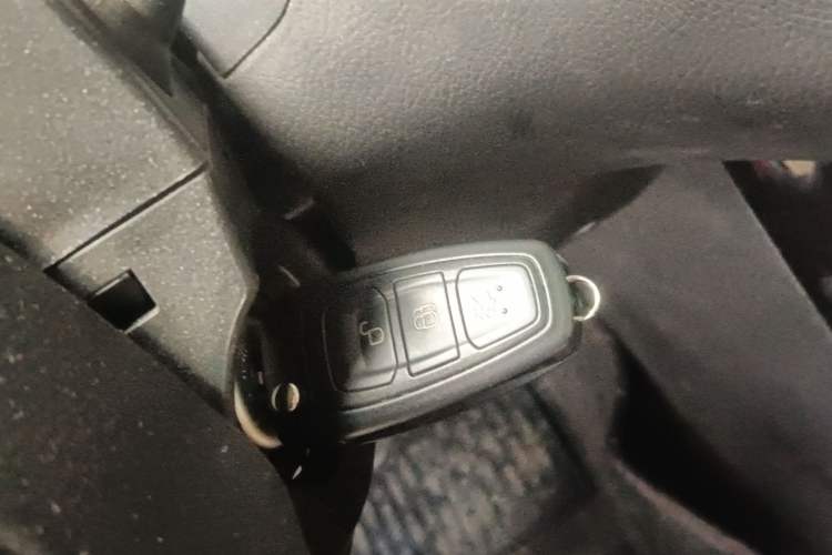 Used Ford Focus 2015 Hatchback 1.6L Manual Fashion Edition Vehicle Key