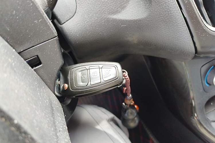 Used Ford Focus 2015 Hatchback 1.6L Automatic Fashion Edition Vehicle Key