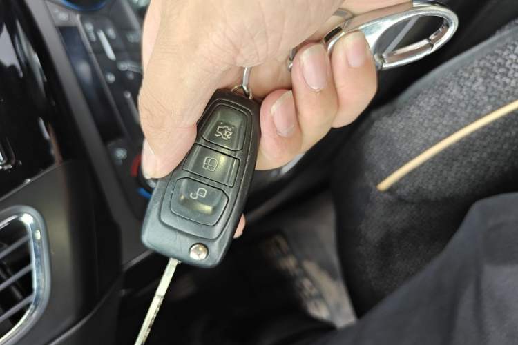 Used Ford Focus 2015 Hatchback 1.6L Automatic Fashion Edition Vehicle Key