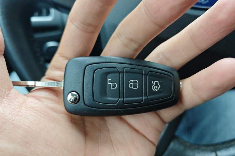 Used Ford Focus 2015 Sedan EcoBoost 125 Automatic Supreme Style Edition Vehicle Key