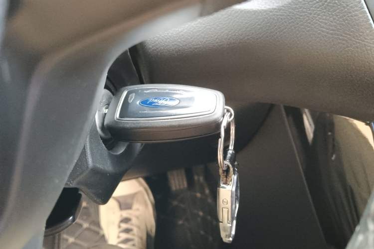 Used Ford Focus 2015 Sedan EcoBoost 125 Automatic Supreme Style Edition Vehicle Key