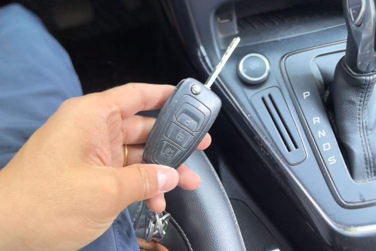 Used Ford Focus 2015 Hatchback 1.6L Automatic Fashion Edition Vehicle Key