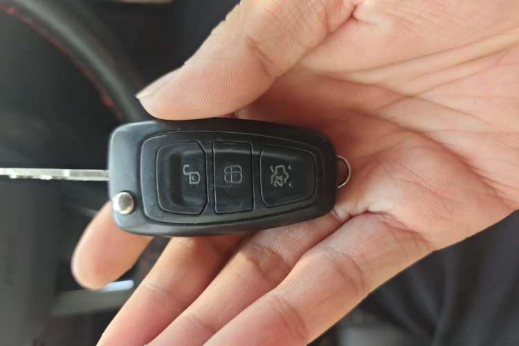Used Ford Focus 2015 Hatchback EcoBoost 125 Automatic Supreme Style Edition Vehicle Key