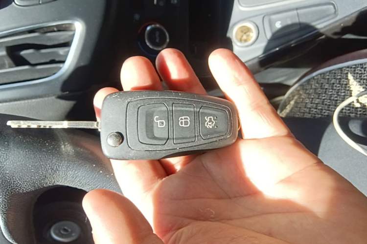 Used Ford Focus 2015 Sedan EcoBoost 125 Automatic Supreme Style Edition Vehicle Key