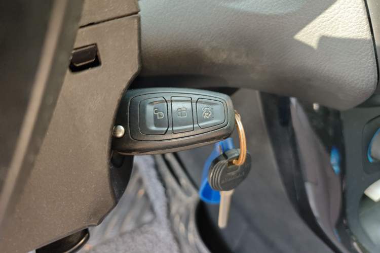 Used Ford Focus 2015 Hatchback EcoBoost 125 Automatic Supreme Style Edition Vehicle Key