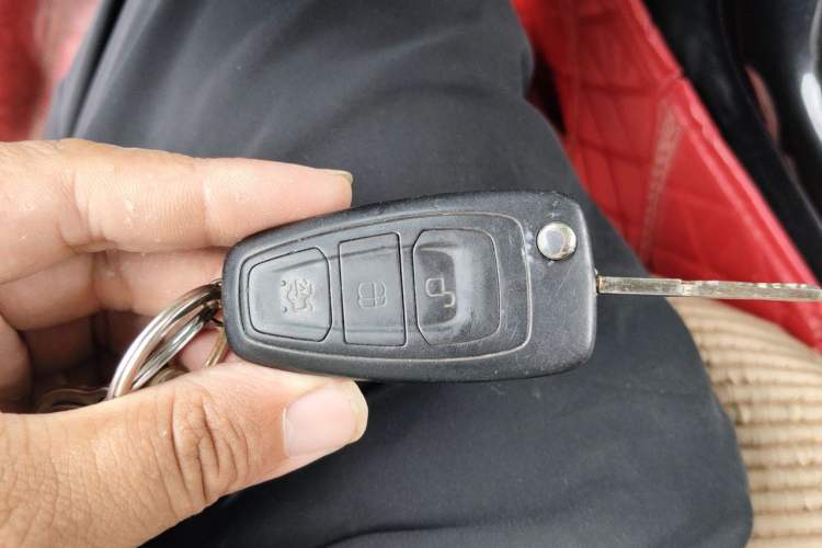 Used Ford Focus 2015 Hatchback 1.6L Automatic Fashion Edition Vehicle Key