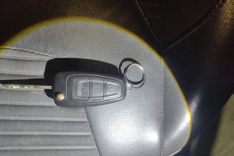 Used Ford Focus 2015 Hatchback EcoBoost 125 Automatic Supreme Style Edition Vehicle Key