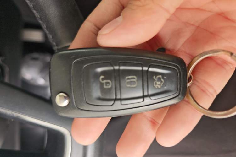 Used Ford Focus 2015 Hatchback 1.6L Automatic Fashion Edition Vehicle Key