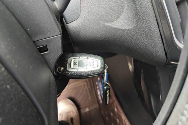 Used Ford Focus 2015 Hatchback EcoBoost 125 Automatic Supreme Style Edition Vehicle Key