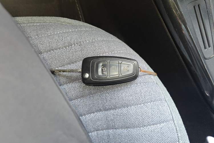 Used Ford Focus 2015 Hatchback 1.6L Automatic Fashion Edition Vehicle Key