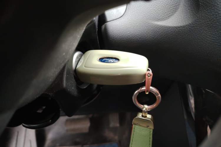 Used Ford Focus 2015 Hatchback 1.6L Automatic Fashion Edition Vehicle Key