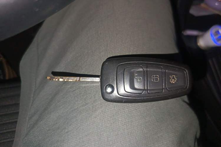 Used Ford Focus 2015 Sedan 1.6L Manual Fashion Edition Vehicle Key