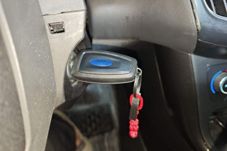Used Ford Focus 2015 Hatchback 1.6L Automatic Fashion Edition Vehicle Key