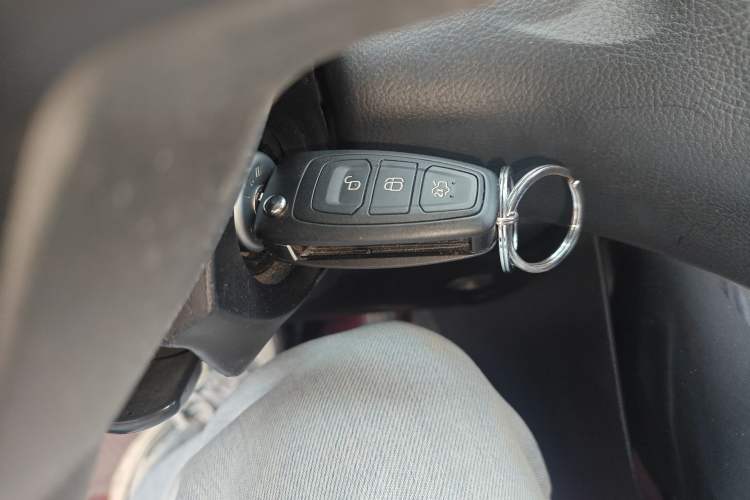 Used Ford Focus 2015 Hatchback 1.6L Automatic Fashion Edition Vehicle Key