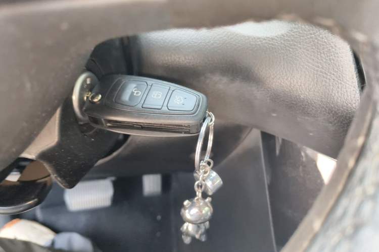 Used Ford Focus 2015 Hatchback 1.6L Automatic Fashion Edition Vehicle Key