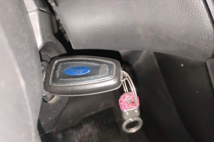 Used Ford Focus 2015 Hatchback EcoBoost 125 Automatic Supreme Style Edition Vehicle Key