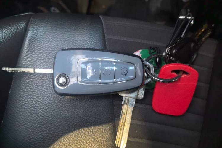 Used Ford Focus 2015 Hatchback 1.6L Automatic Fashion Edition Vehicle Key