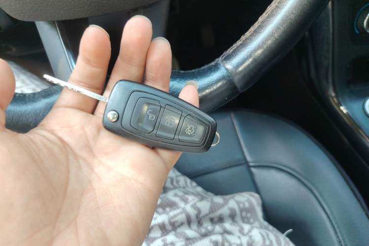 Used Ford Focus 2015 Hatchback 1.6L Automatic Fashion Edition Vehicle Key