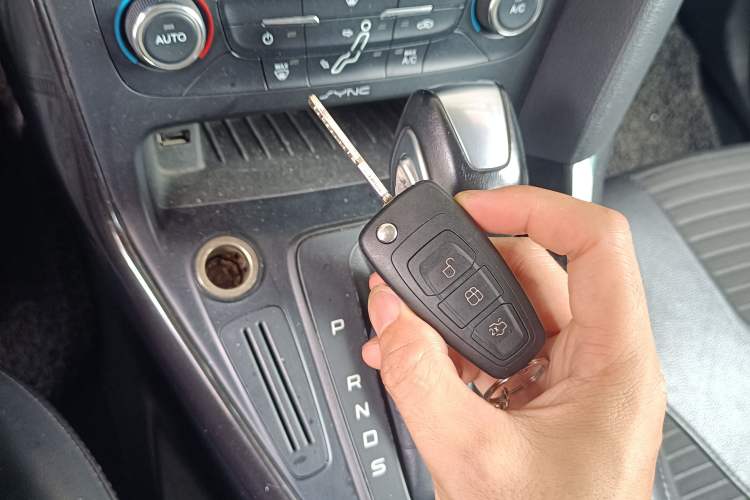 Used Ford Focus 2015 Hatchback 1.6L Automatic Fashion Edition Vehicle Key