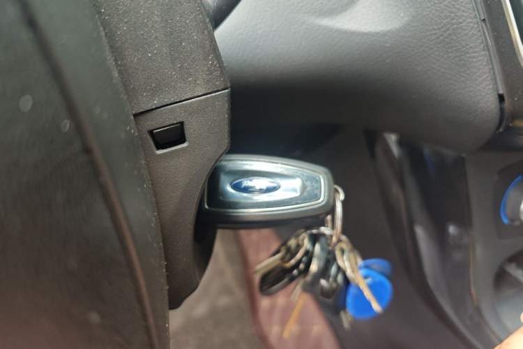Used Ford Focus 2015 Sedan 1.6L Manual Fashion Edition Vehicle Key
