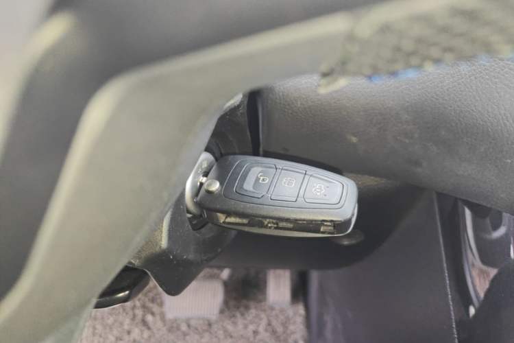Used Ford Focus 2015 Hatchback 1.6L Automatic Fashion Edition Vehicle Key