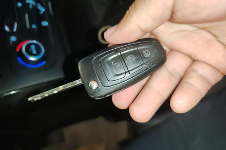 Used Ford Focus 2015 Hatchback 1.6L Automatic Fashion Edition Vehicle Key
