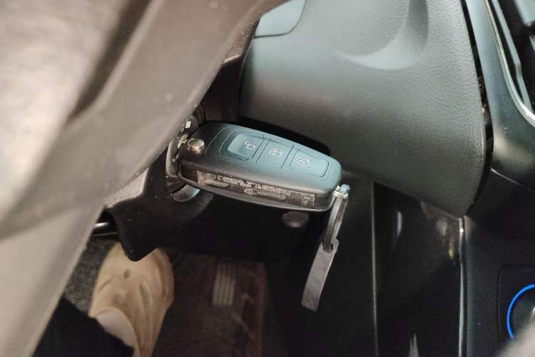 Used Ford Focus 2015 Hatchback 1.6L Automatic Fashion Edition Vehicle Key