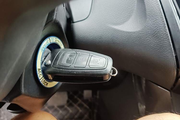 Used Ford Focus 2015 Hatchback 1.6L Automatic Fashion Edition Vehicle Key
