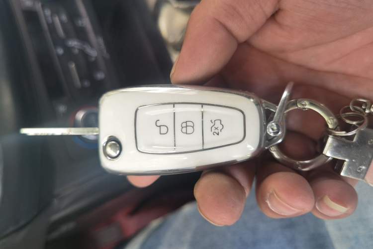 Used Ford Focus 2015 Sedan EcoBoost 125 Manual – Ultra-Style Edition Vehicle Key