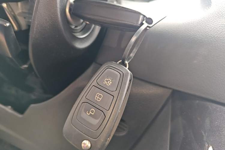 Used Ford Focus 2015 Hatchback 1.6L Automatic Fashion Edition Vehicle Key