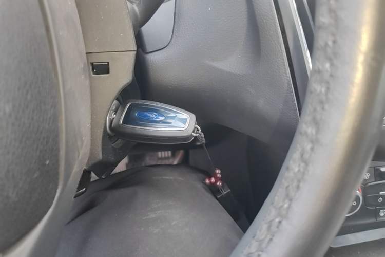 Used Ford Focus 2015 Hatchback 1.6L Automatic Fashion Edition Vehicle Key