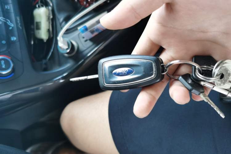 Used Ford Focus 2015 Sedan EcoBoost 125 Manual – Ultra-Style Edition Vehicle Key