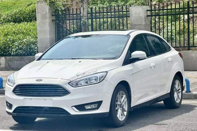 Used Ford Focus 2015 Sedan 1.6L Manual Fashion Edition