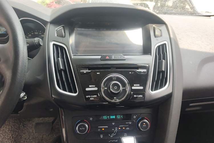 Used Ford Focus 2015 Hatchback 1.6L Automatic Fashion Edition Audio And AC Panel