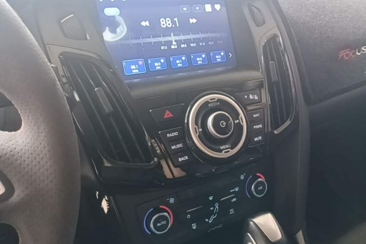 Used Ford Focus 2015 Hatchback EcoBoost 180 Automatic Elite Model Audio And AC Panel