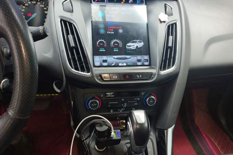 Used Ford Focus 2015 Hatchback 1.6L Automatic Fashion Edition Audio And AC Panel