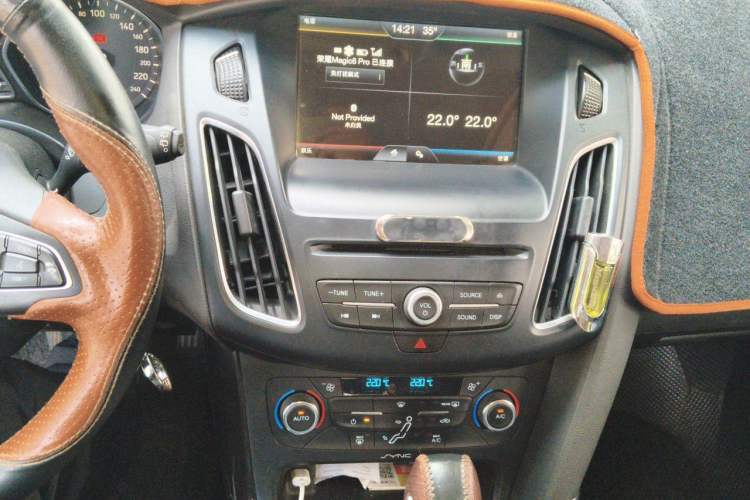 Used Ford Focus 2015 Hatchback EcoBoost 180 Automatic Elite Model Audio And AC Panel