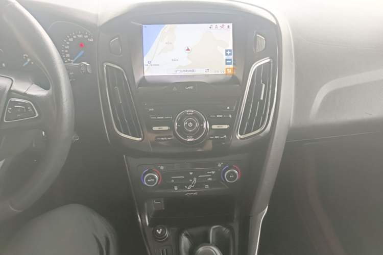 Used Ford Focus 2015 Hatchback 1.6L Manual Fashion Edition Audio And AC Panel