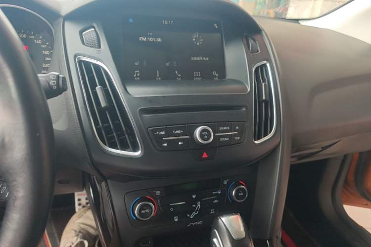 Used Ford Focus 2015 Hatchback EcoBoost 125 Automatic Supreme Style Edition Audio And AC Panel