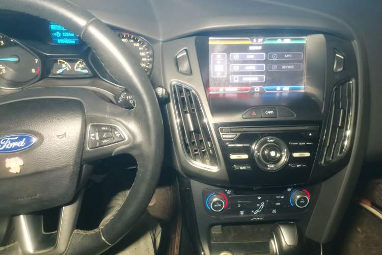 Used Ford Focus 2015 Hatchback 1.6L Automatic Fashion Edition Audio And AC Panel