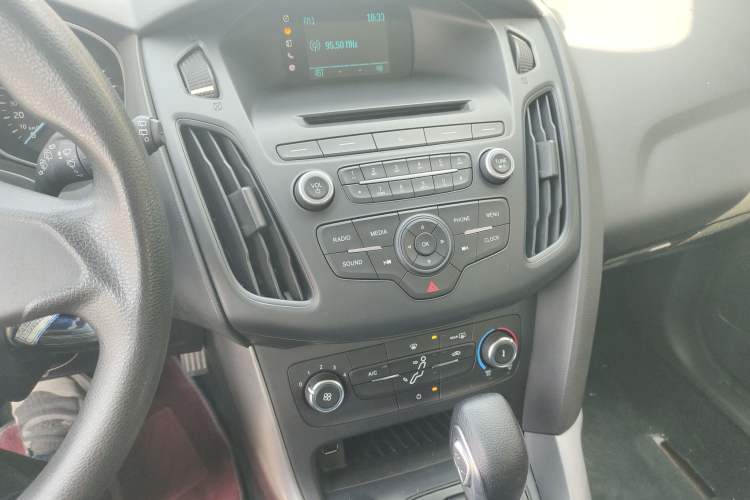 Used Ford Focus 2015 Hatchback 1.6L Automatic Comfort Model Audio And AC Panel
