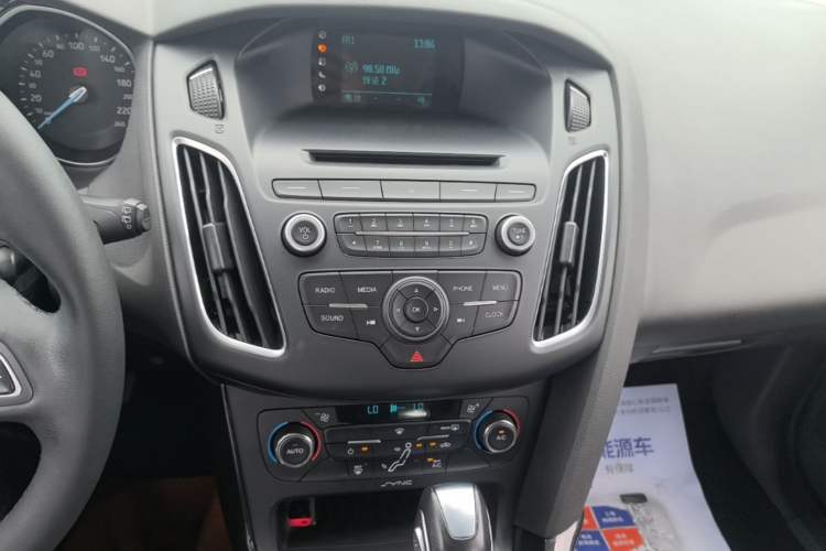 Used Ford Focus 2015 Hatchback EcoBoost 125 Automatic Supreme Style Edition Audio And AC Panel