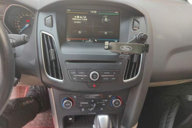 Used Ford Focus 2015 Hatchback EcoBoost 180 Automatic Elite Model Audio And AC Panel