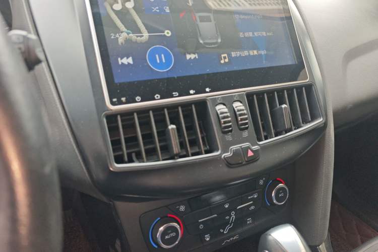 Used Ford Focus 2015 Hatchback EcoBoost 125 Automatic Supreme Style Edition Audio And AC Panel