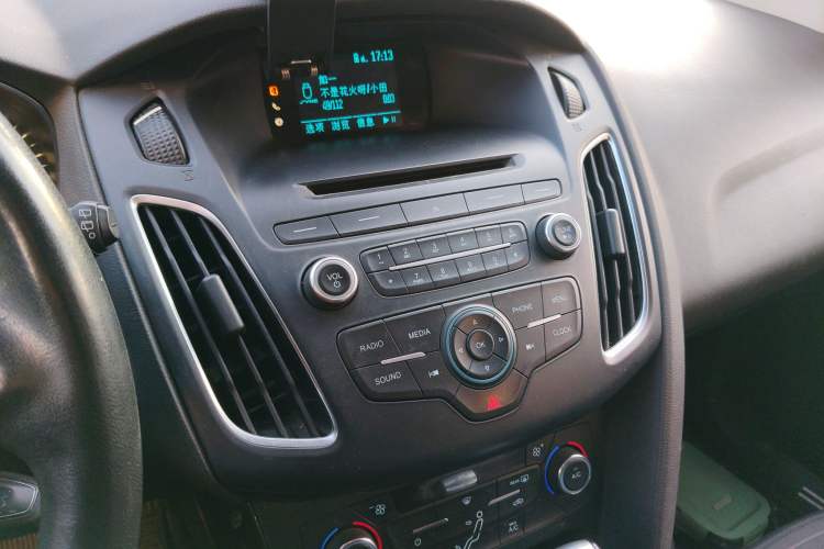 Used Ford Focus 2015 Hatchback 1.6L Automatic Fashion Edition Audio And AC Panel