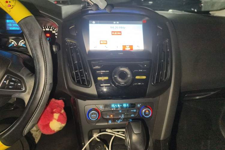Used Ford Focus 2015 Hatchback 1.6L Automatic Fashion Edition Audio And AC Panel