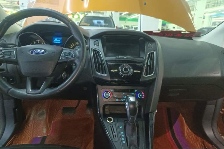 Used Ford Focus 2015 Hatchback 1.6L Automatic Fashion Edition Audio And AC Panel