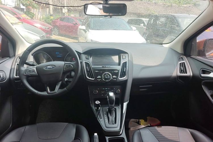 Used Ford Focus 2015 Hatchback 1.6L Automatic Fashion Edition Center Console